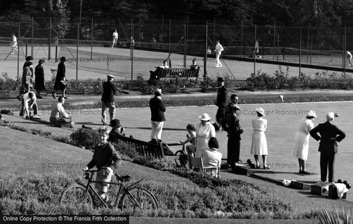Photo of Stroud, Stratford Park, The Bowling Green c.1955
