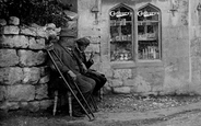 Taking A Rest 1925, Stroud