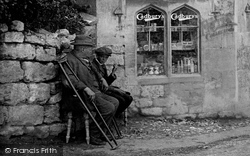 Taking A Rest 1925, Stroud