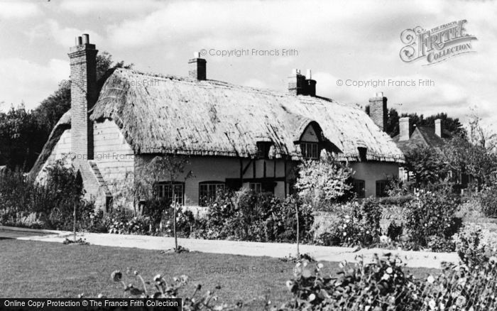 Photo of Stubbington, Thatched Cottages, Stubbington Lane c.1965
