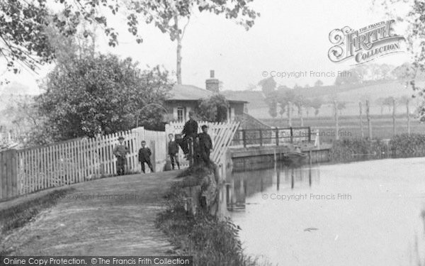 Photo of Sudbury, Children By The Floodgates 1895