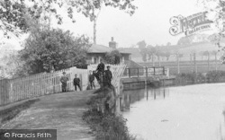 Children By The Floodgates 1895, Sudbury