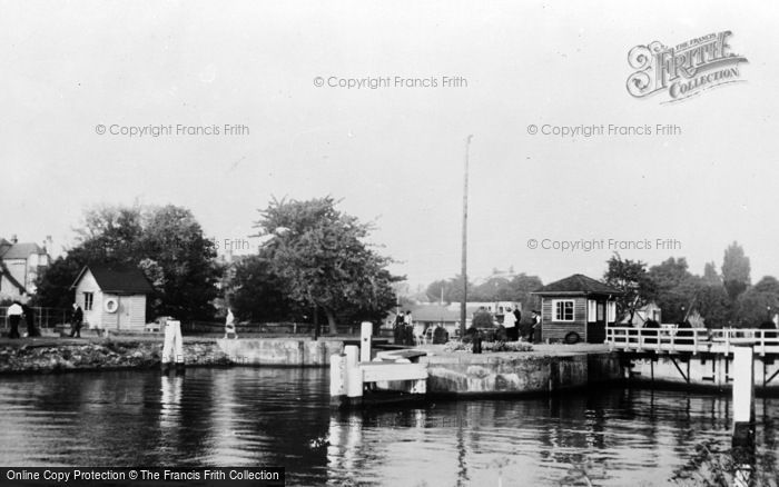 Photo of Sunbury, The Lock c.1955