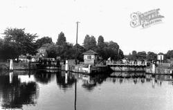 The Lock c.1960, Sunbury