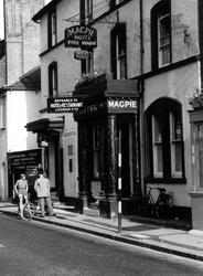 The Magpie Hotel, Thames Street c.1955, Sunbury