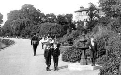 On The Promenade 1907, Surbiton