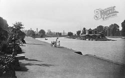 Queen's Promenade 1907, Surbiton