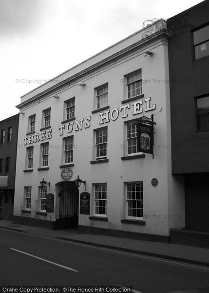 Photo of Sutton Coldfield, Three Tuns Hotel, High Street 2005