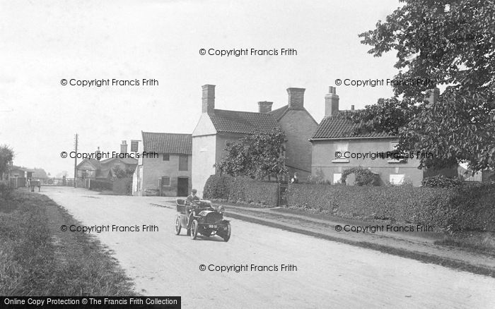 Photo of Sutton On Trent, Great North Road 1909