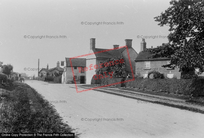 Photo of Sutton On Trent, Great North Road 1909