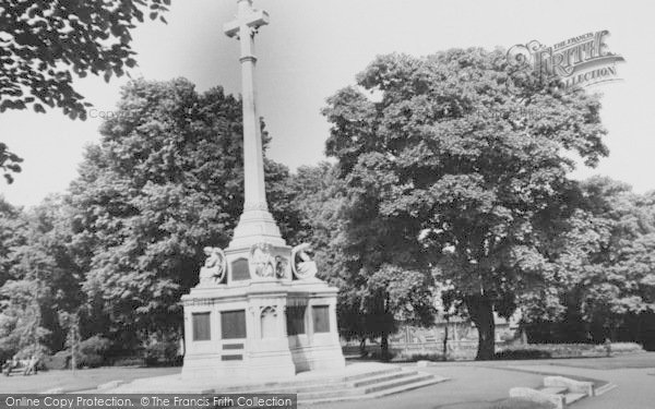 Photo of Sutton, The Memorial c.1960