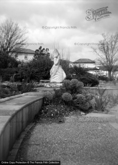 Photo of Swanage, Statue In Gardens 2007