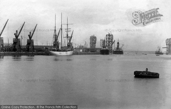 Photo of Swansea, Kings Dock 1910