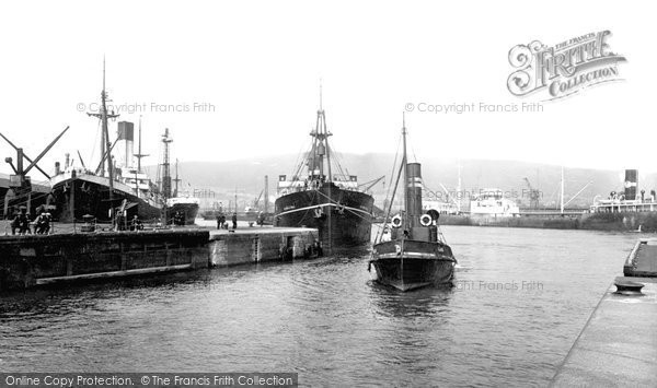 Photo of Swansea, Kings Dock 1925