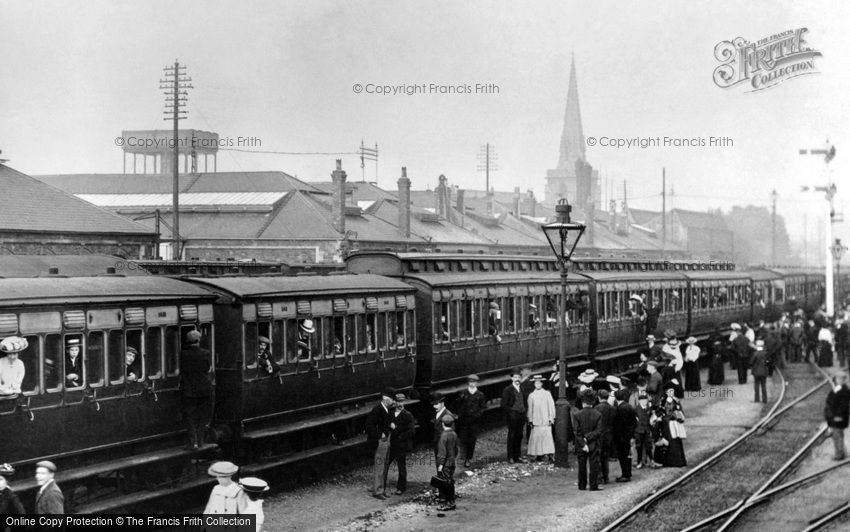 Swindon, G.W.R. Works 'Trip' Train c1913