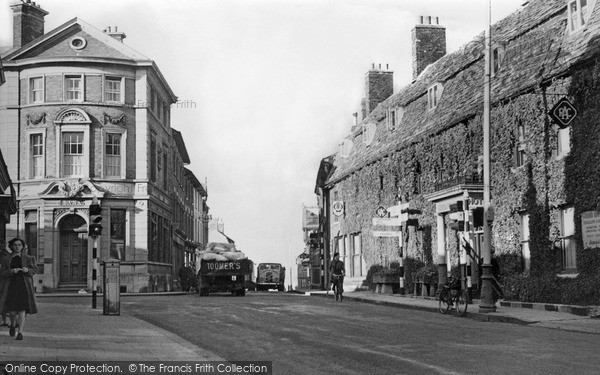 Photo of Swindon, High Street And Goddard Arms c.1950