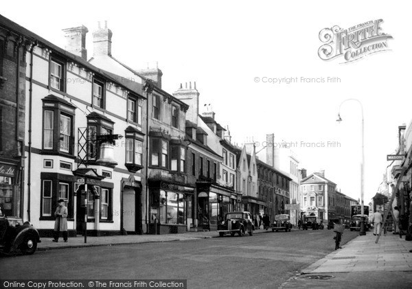 Photo of Swindon, High Street c.1950