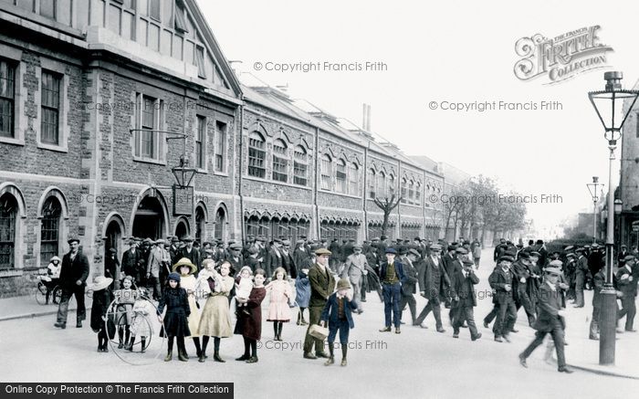 Photo of Swindon, Men Leaving G.W.R. 1913