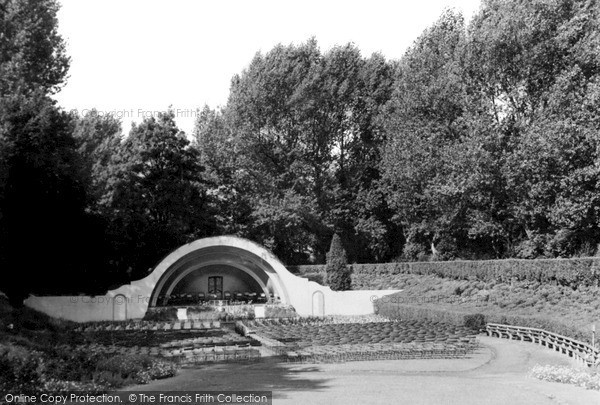 Photo of Swindon, Open Air Theatre, Town Gardens 1948