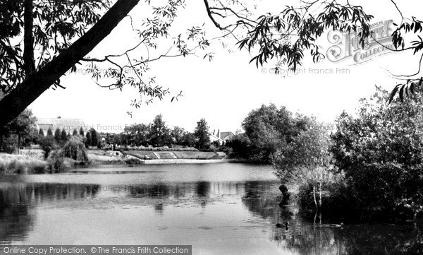 Photo of Swindon, Queens Park c.1955