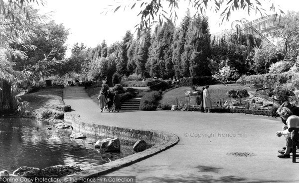Photo of Swindon, Queens Park c.1955