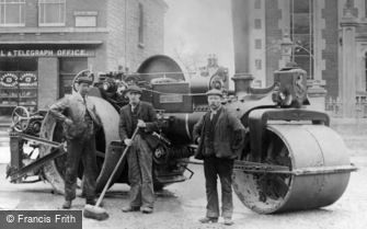 Swindon, Stratton, Steamroller in Ermin Street c1910