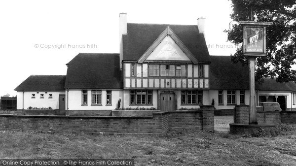 Photo of Swindon, The White Hart, Oxford Road c.1950