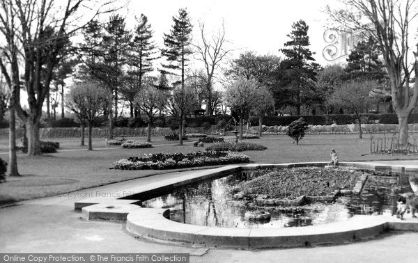 Photo of Swindon, Town Gardens c.1950