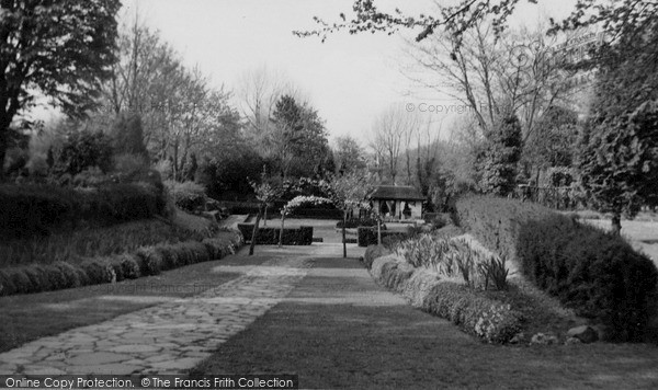 Photo of Swindon, Town Gardens c.1950