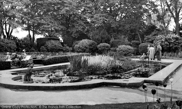 Photo of Swindon, Town Gardens c.1955