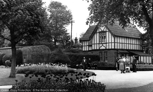 Photo of Swindon, Town Gardens c.1955