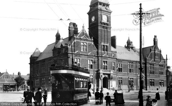 Photo of Swindon, Town Hall c.1905