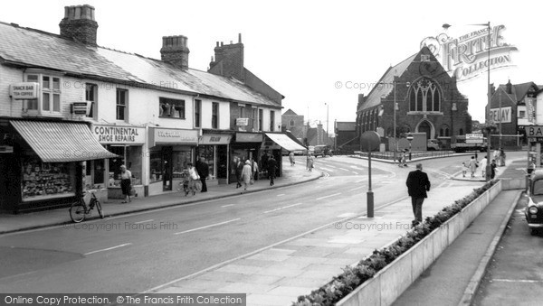 Photo of Swindon, Victoria Road c.1965