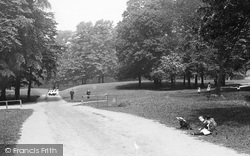 Children In The Park 1896, Swinton
