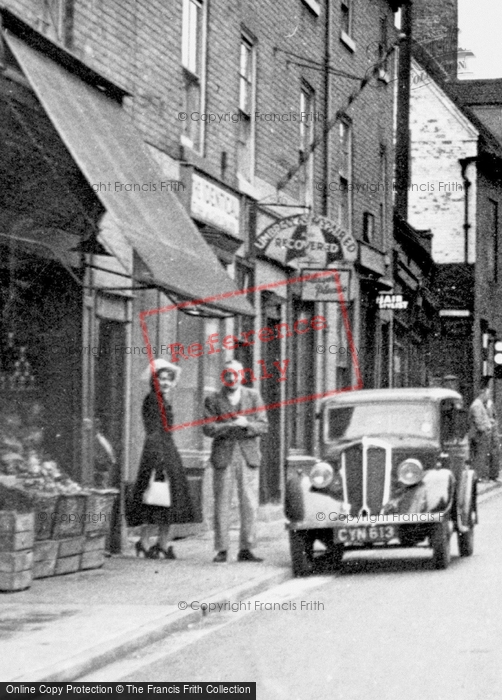 Photo of Tamworth, Couple In Silver Street 1949