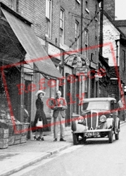 Couple In Silver Street 1949, Tamworth