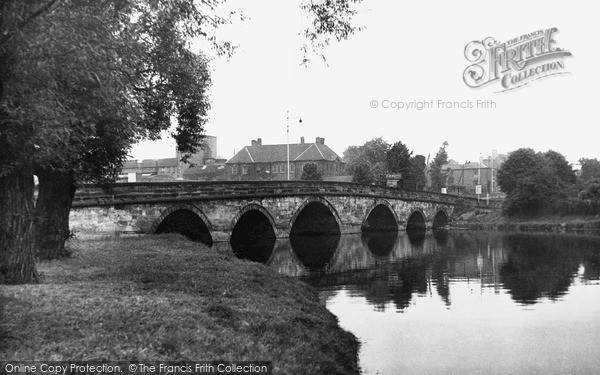 Photo of Tamworth, Lady Bridge c.1955