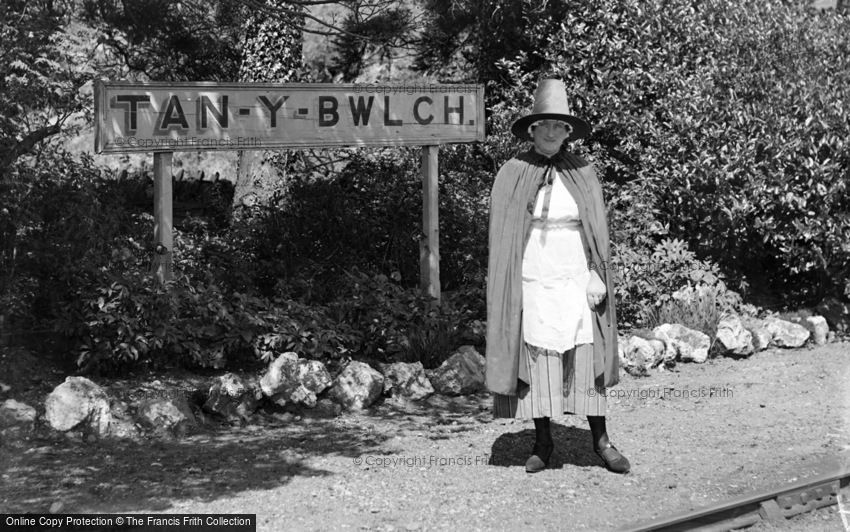 Tan-y-Bwlch, the Station Mistress c1939