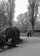 Children At The Cage 1906, Tandridge
