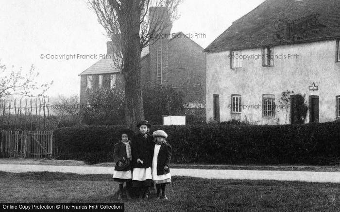 Photo of Tandridge, Girls At The Cage 1906