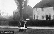 Girls At The Cage 1906, Tandridge