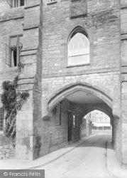 Castle Bow 1929, Taunton