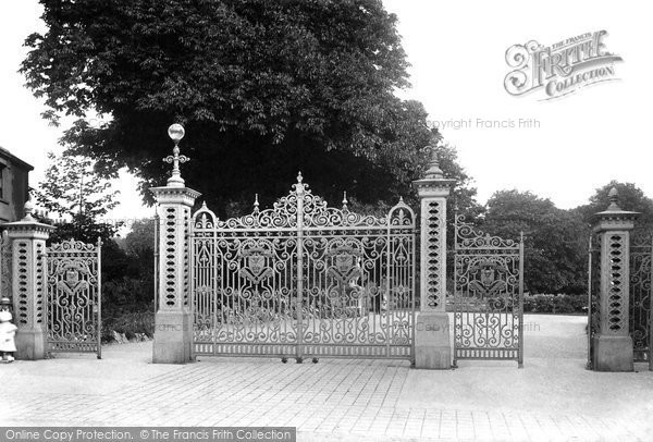 Photo of Taunton, Park Gates 1906