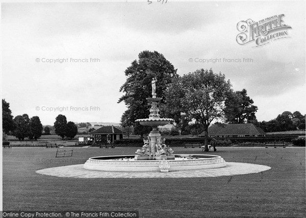 Photo of Taunton, The Fountains c.1939