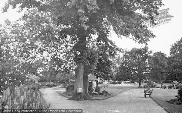 Photo of Taunton, Vivary Park c.1939