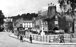 Bedford Square 1922, Tavistock