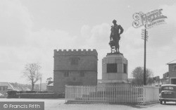 The Gateway And Drakes Statue c.1955, Tavistock