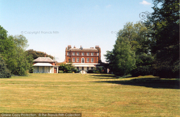 Photo of Teddington, Bushy House And Gardens 2005