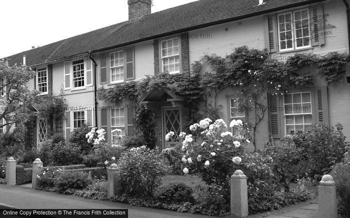 Photo of Teddington, Houses In The Grove 2005