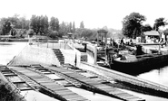 The Lock And Rollers 1899, Teddington